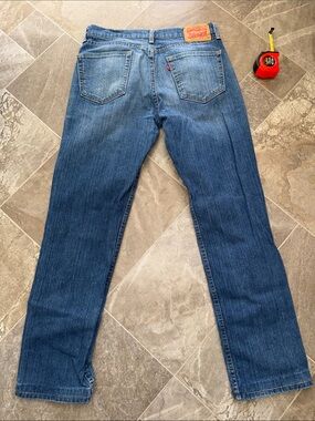 Levi’s Classic Men's Blue Denim Jeans 32WL 34
EUC